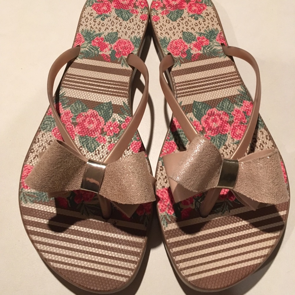 Grendene Thong Sandal-Slightly Worn